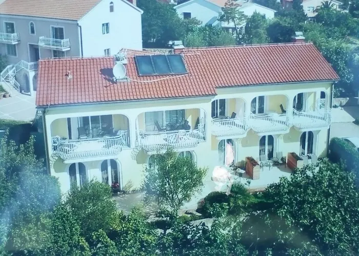 Ana Pensionat Krk Town