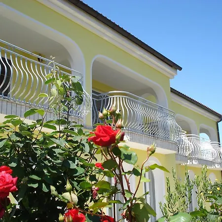 Guest house Ana 4*